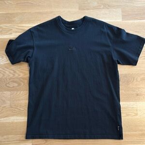 Nike center logo loose fit shirt
